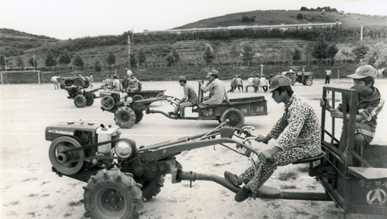 1980년 함평농업고등학교 동력경운기 주행